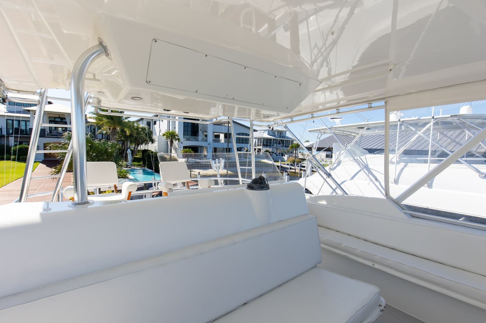 1998 Hatteras 60 Convertible - Photo 35