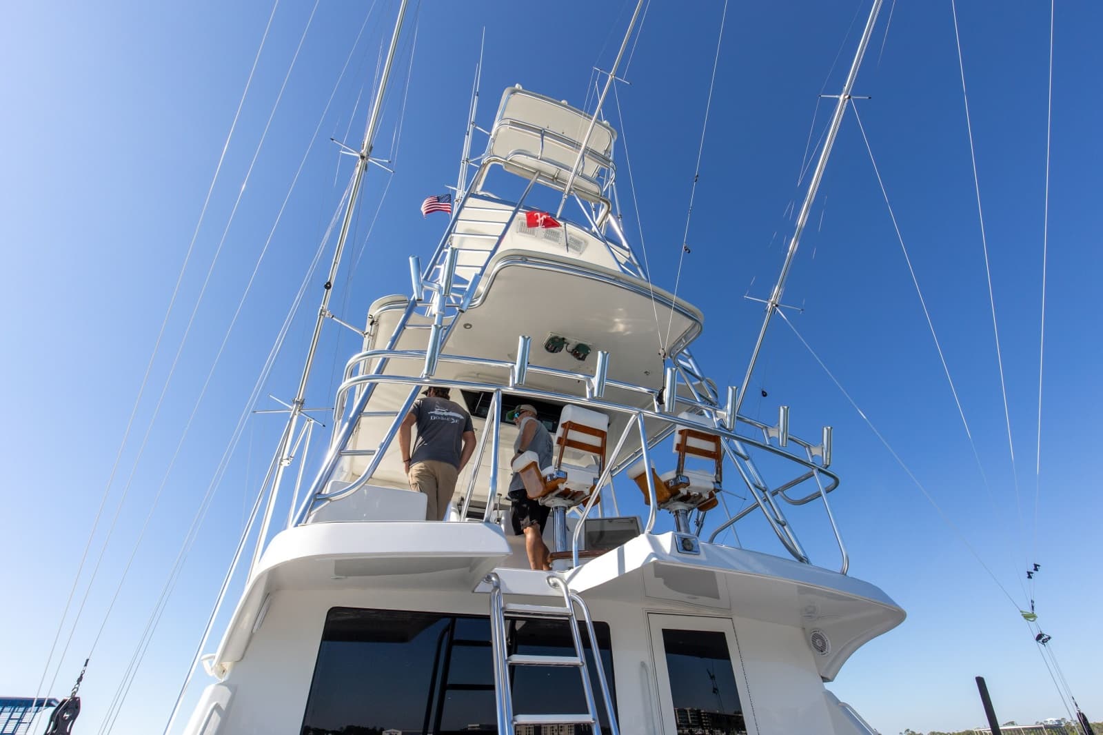 1998 Hatteras 60 Convertible - Photo 26