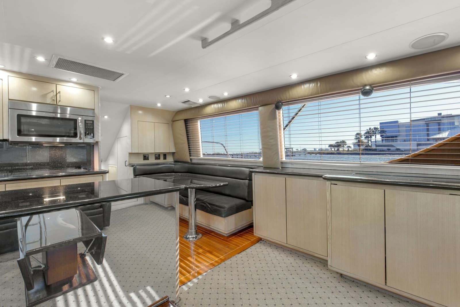 1998 Hatteras 60 Convertible - Photo 8