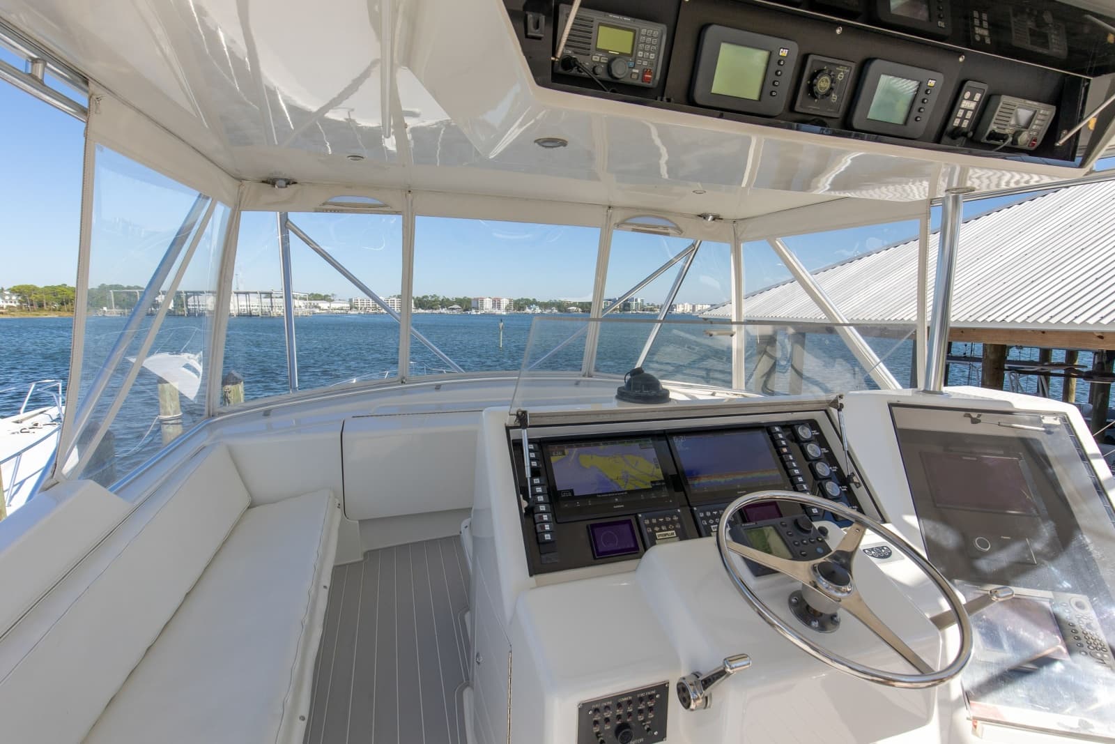 1998 Hatteras 60 Convertible - Photo 29