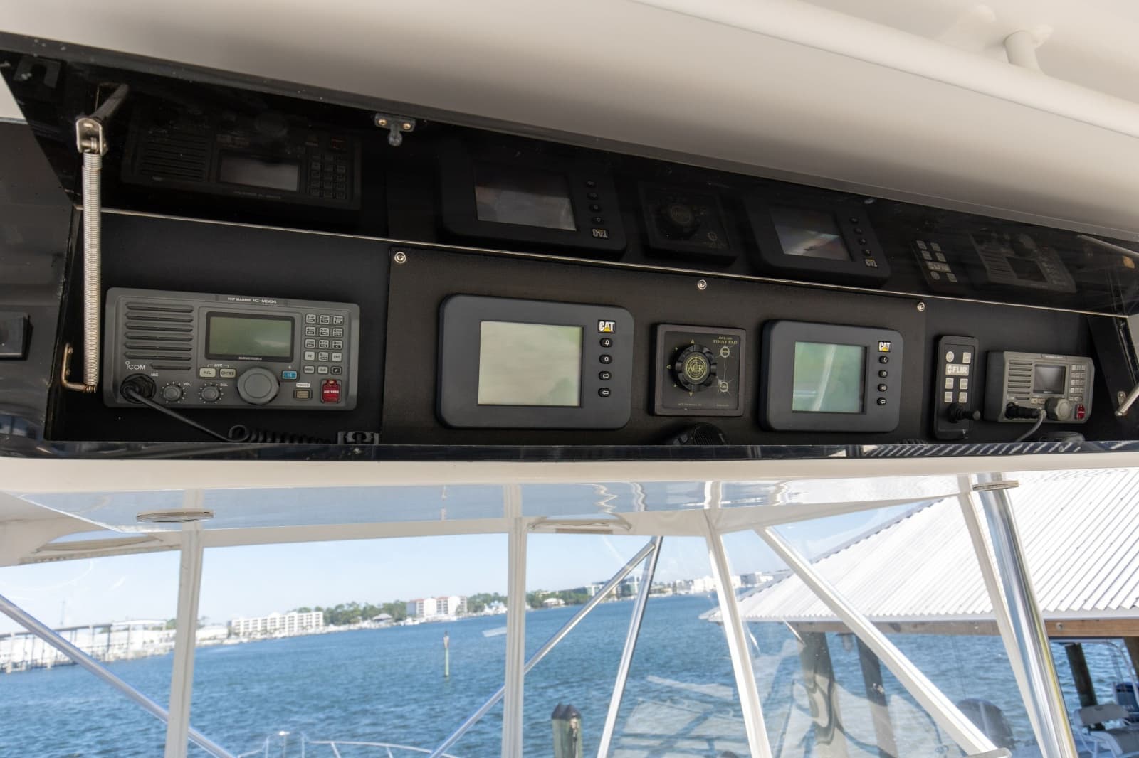 1998 Hatteras 60 Convertible - Photo 33