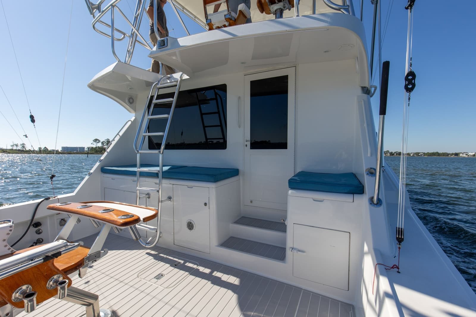 1998 Hatteras 60 Convertible - Photo 23