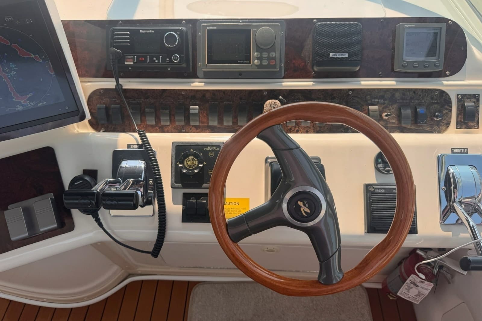 1997 Sea Ray 450 Sundancer - Photo 19