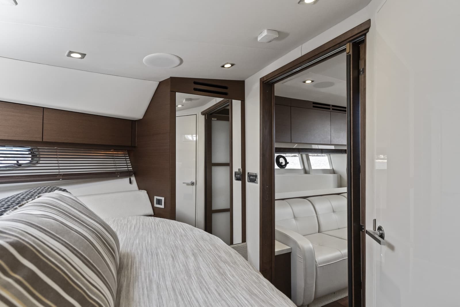 2013 Sea Ray 410 Sundancer - Photo 20