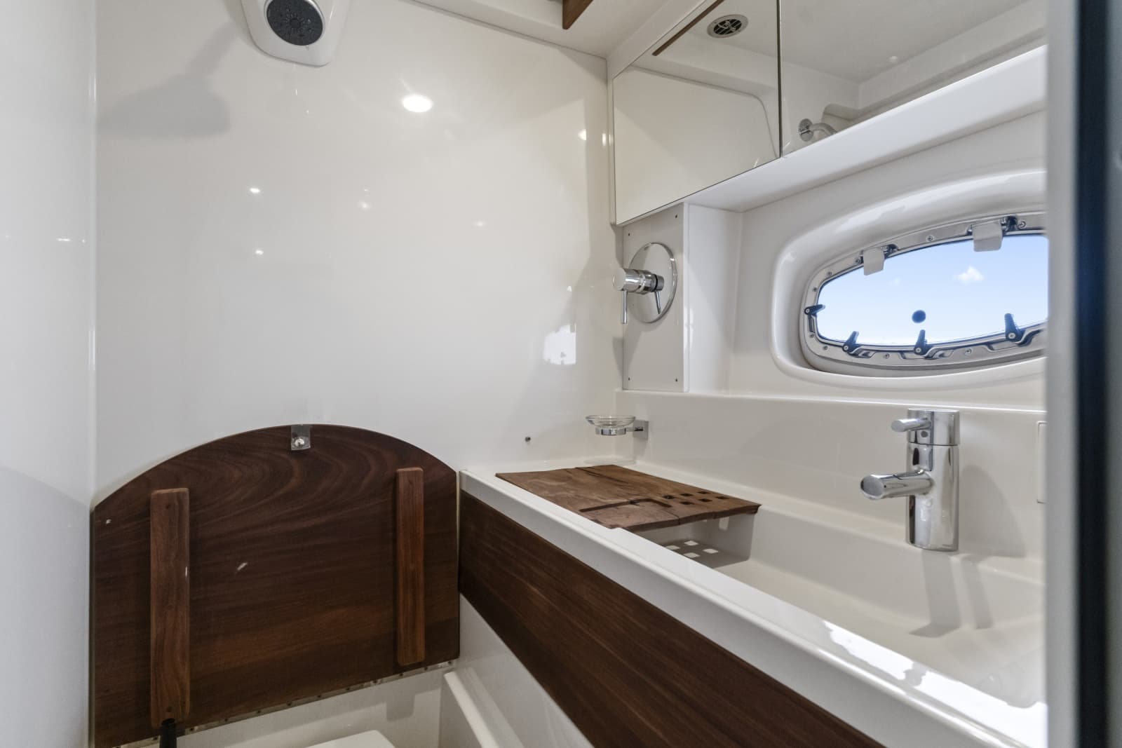 2013 Sea Ray 410 Sundancer - Photo 32