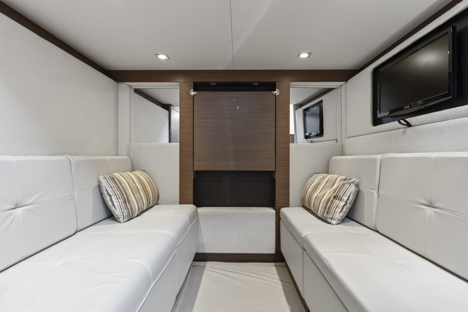 2013 Sea Ray 410 Sundancer - Photo 33