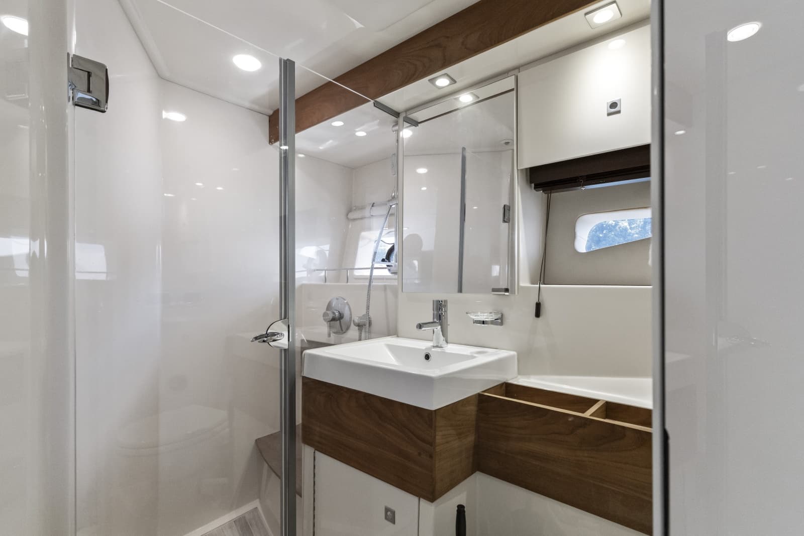 2013 Sea Ray 410 Sundancer - Photo 21