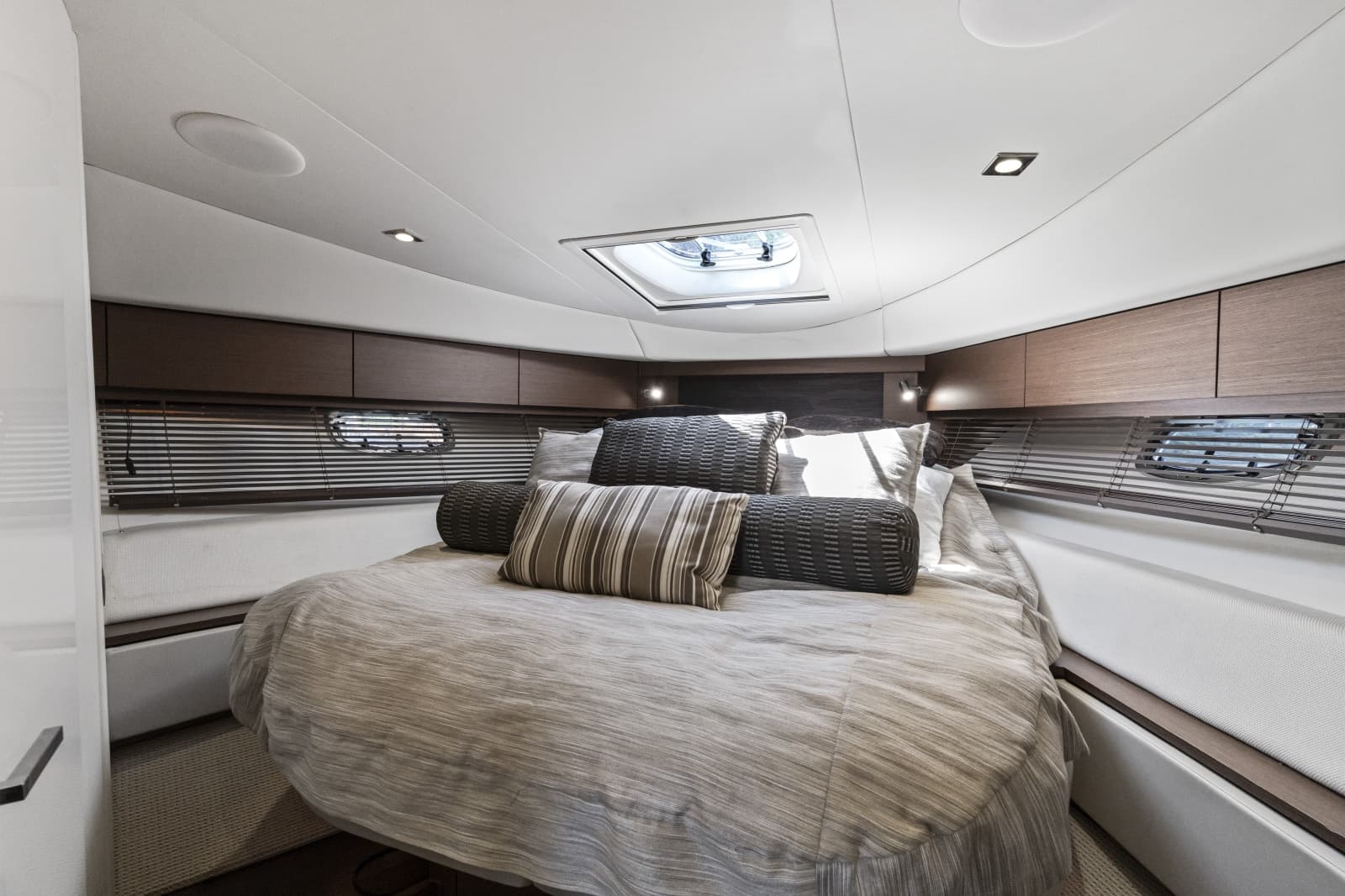 2013 Sea Ray 410 Sundancer - Photo 17