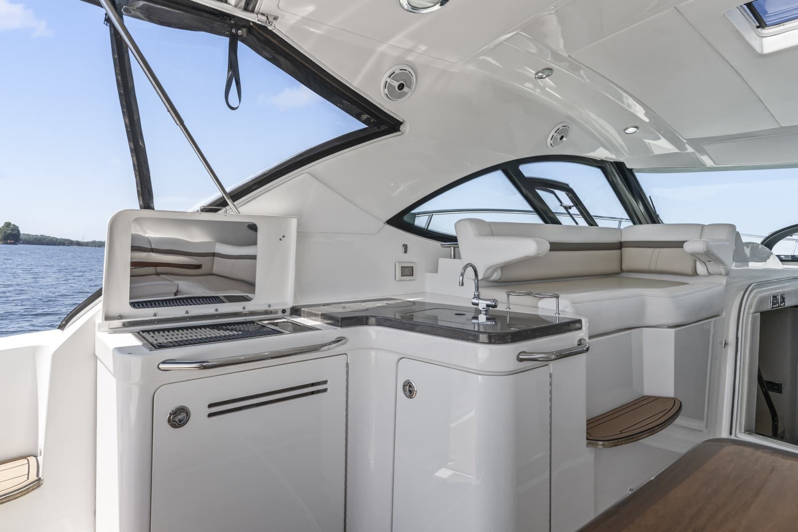 2013 Sea Ray 410 Sundancer - Photo 6
