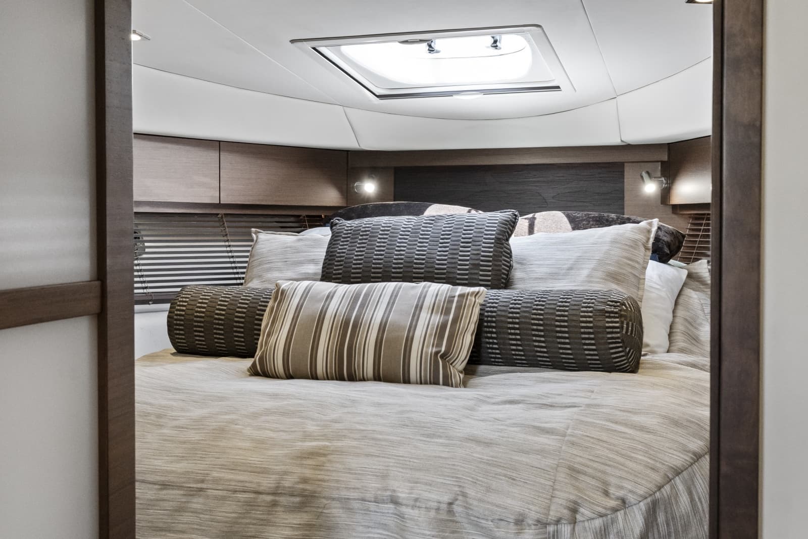 2013 Sea Ray 410 Sundancer - Photo 18