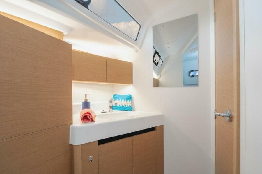 2027 Jeanneau Sun Odyssey 350 - Photo 18
