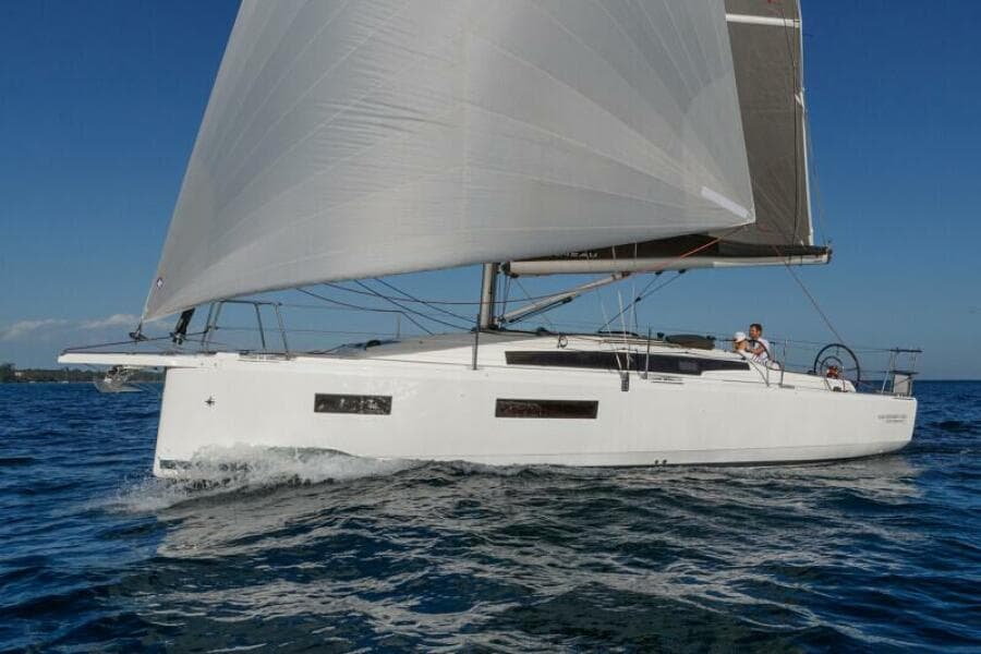 2027 Jeanneau Sun Odyssey 350 - Photo 4