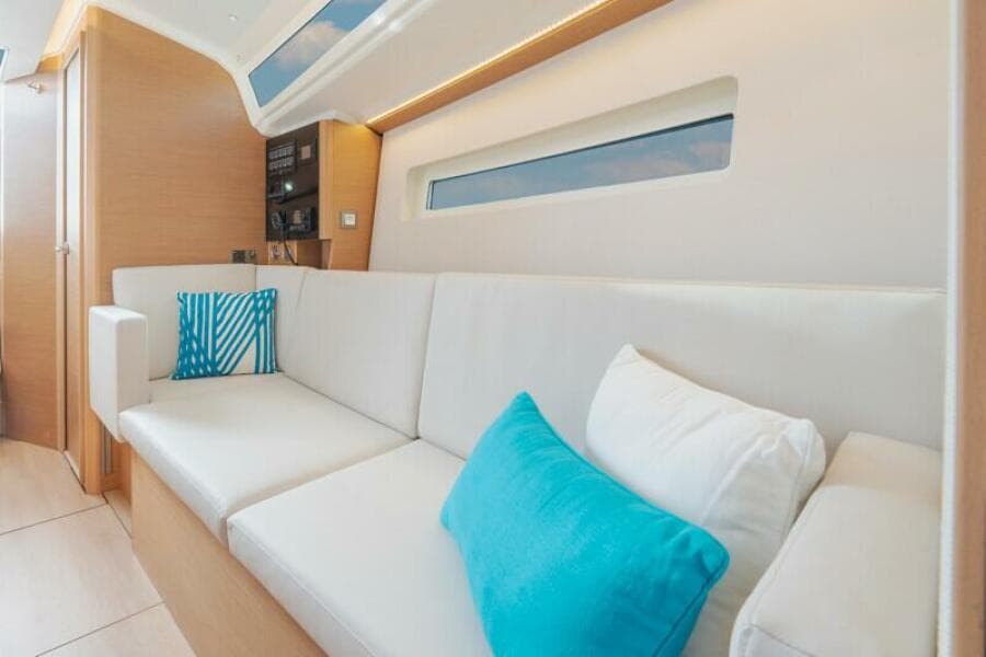 2027 Jeanneau Sun Odyssey 350 - Photo 13