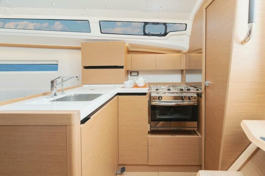 2027 Jeanneau Sun Odyssey 350 - Photo 11