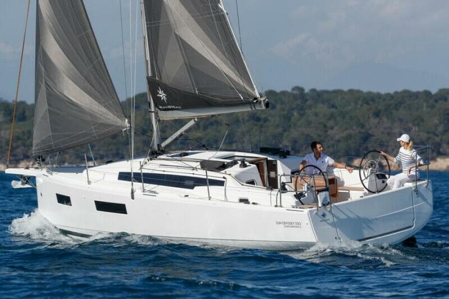 2027 Jeanneau Sun Odyssey 350 - Photo 2