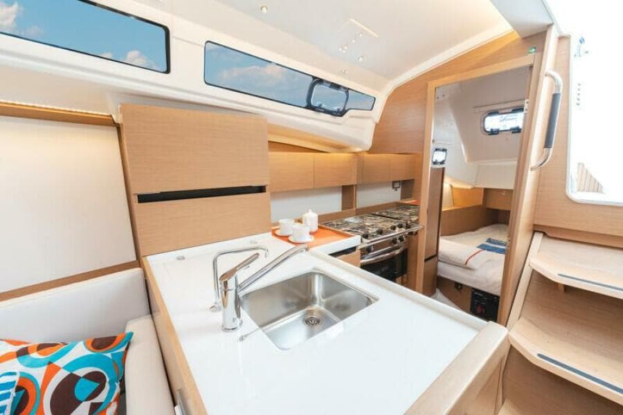 2027 Jeanneau Sun Odyssey 350 - Photo 12