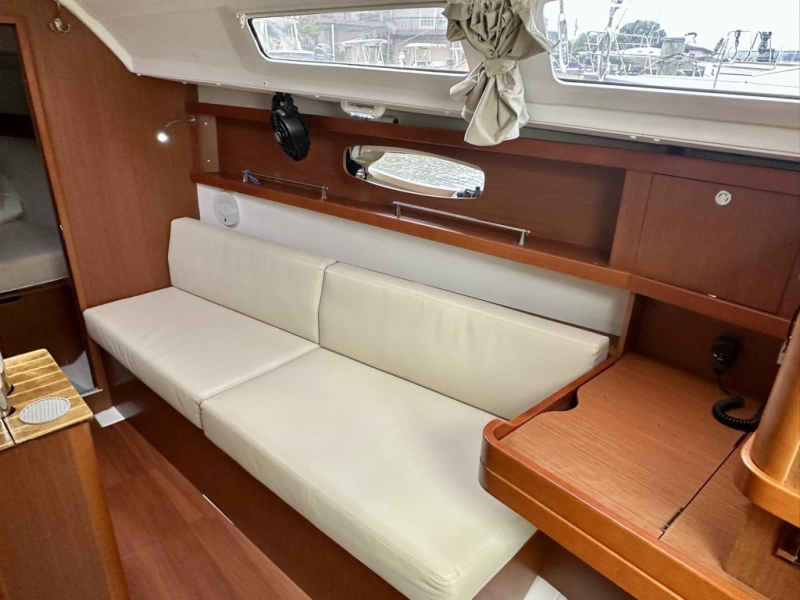 2015 Beneteau 31 Platinum - Photo 11