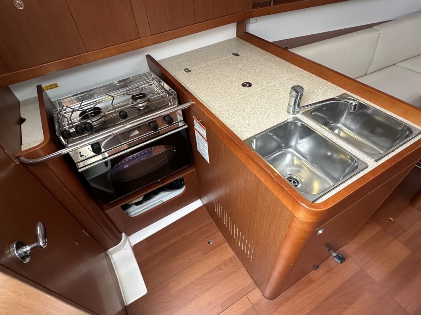 2015 Beneteau 31 Platinum - Photo 9