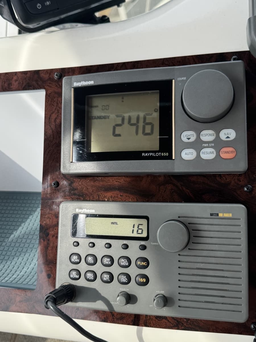 1998 Sea Ray 370 Aft Cabin - Photo 25