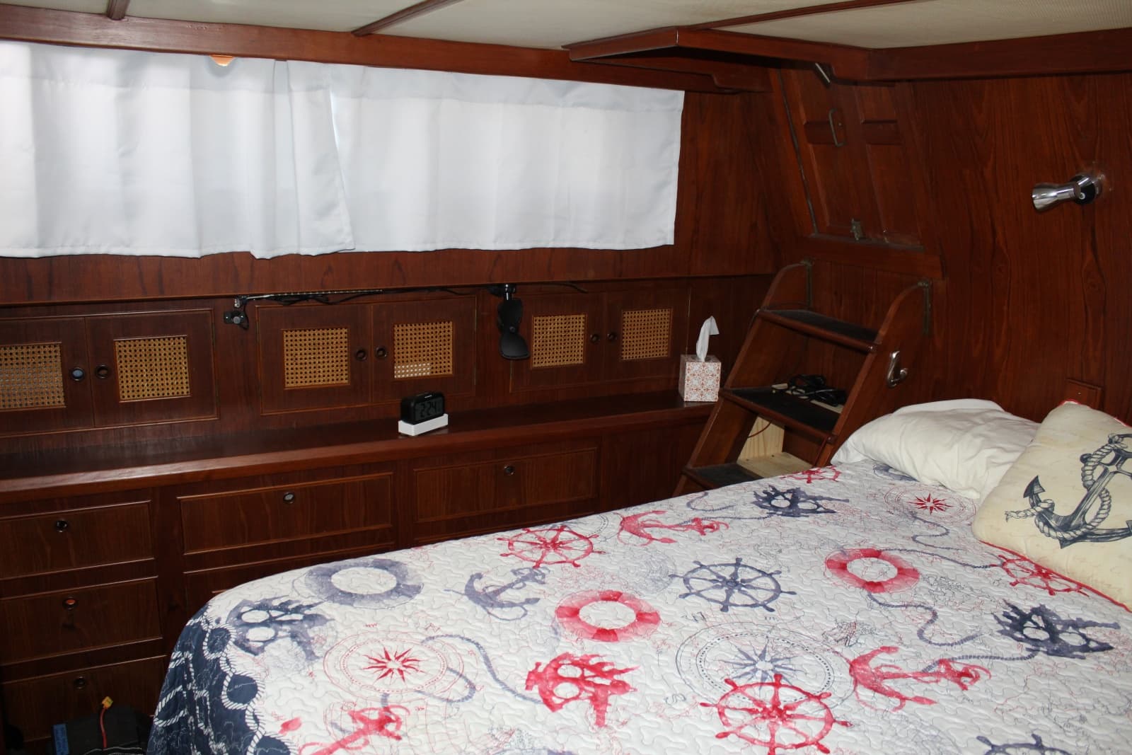 1983 Ocean Alexander 40 Double Cabin - Photo 19