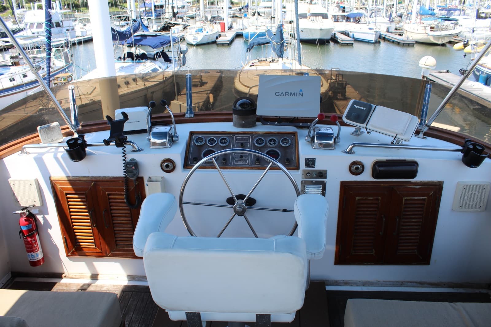 1983 Ocean Alexander 40 Double Cabin - Photo 6