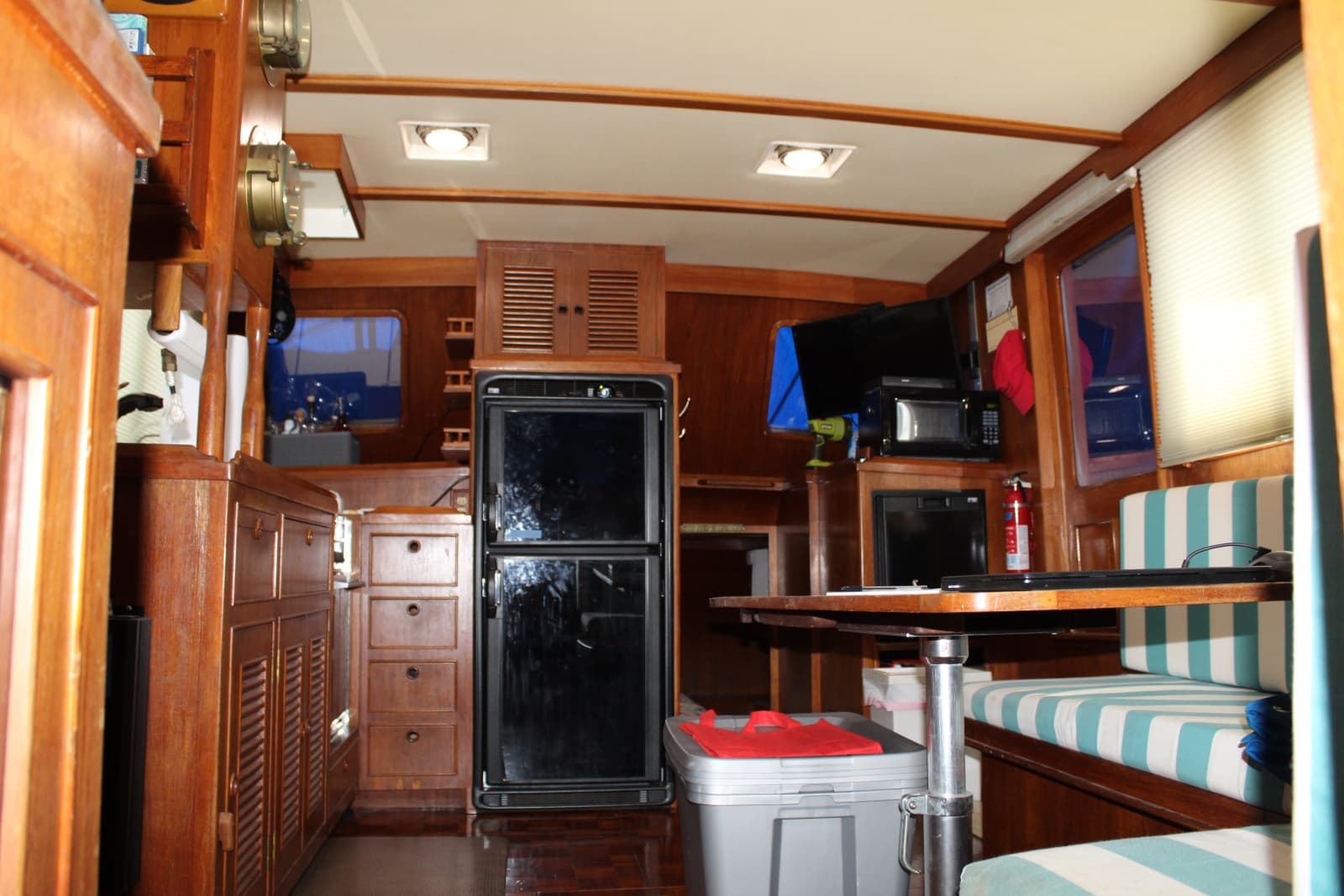 1983 Ocean Alexander 40 Double Cabin - Photo 15