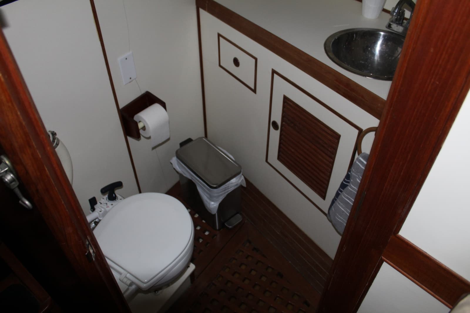 1983 Ocean Alexander 40 Double Cabin - Photo 24