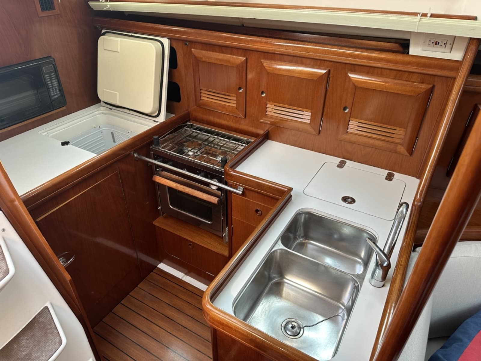 2004 Beneteau 393 - Photo 16