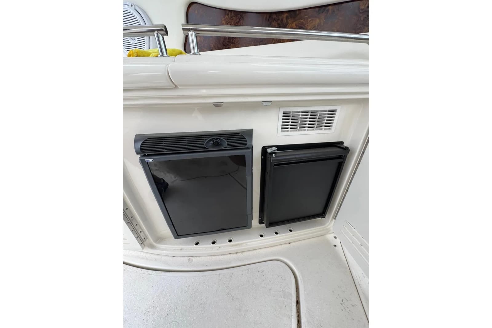 2003 Sea Ray 550 Sundancer - Photo 9