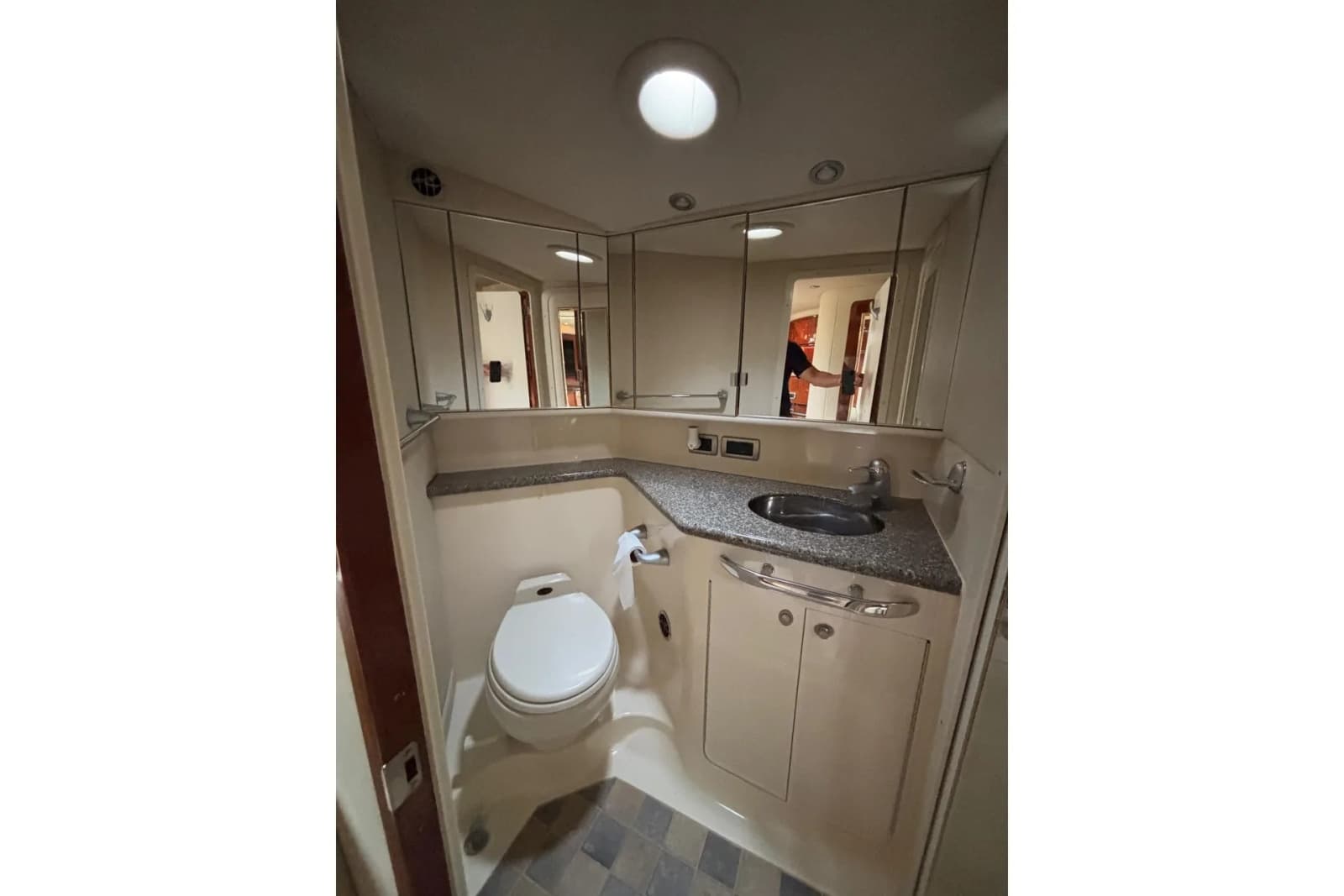 2003 Sea Ray 550 Sundancer - Photo 31