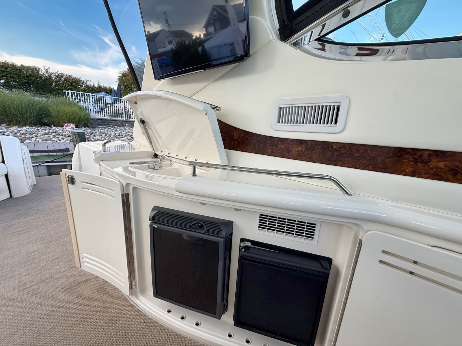 2003 Sea Ray 550 Sundancer - Photo 10