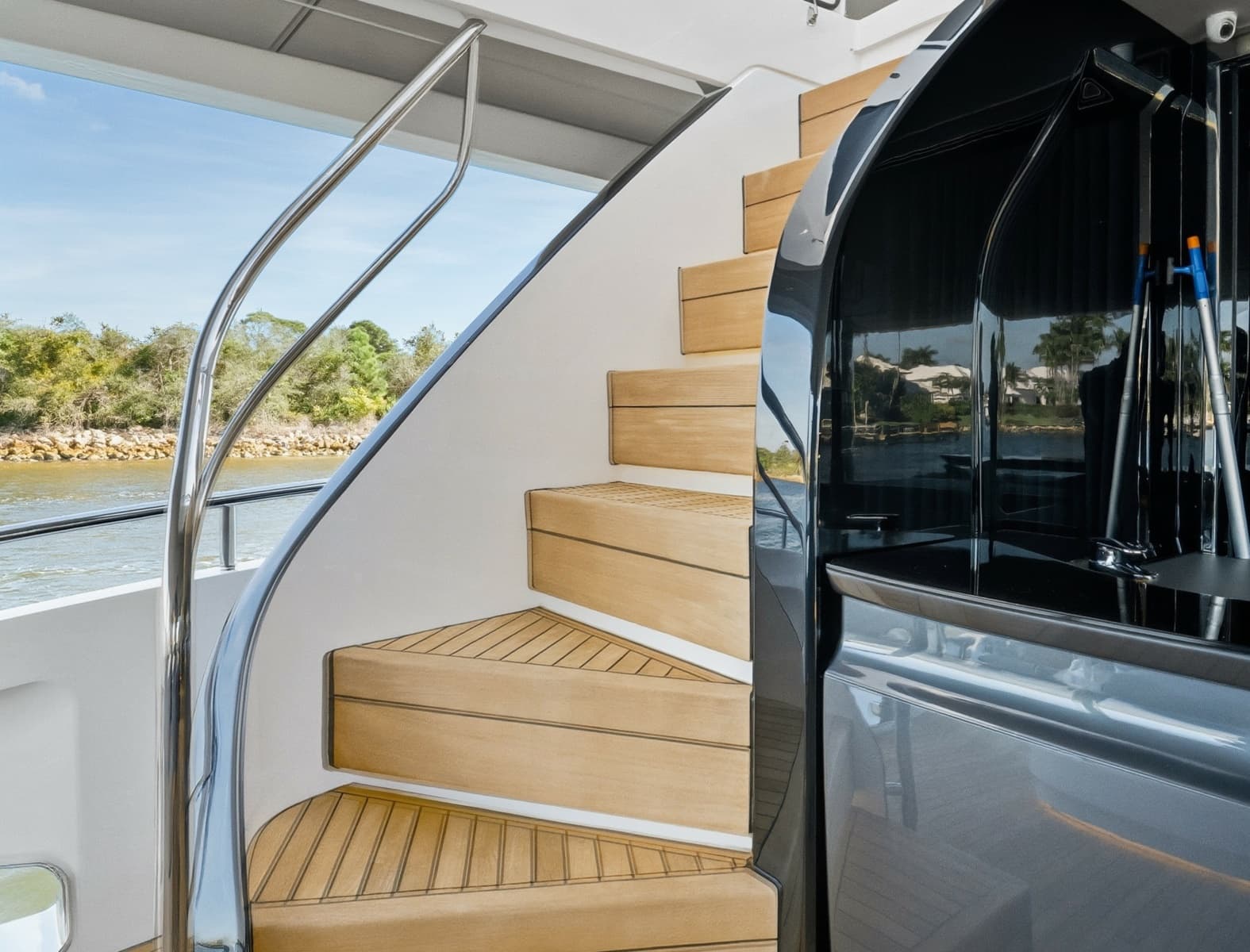 2025 Princess Y95 - Photo 19