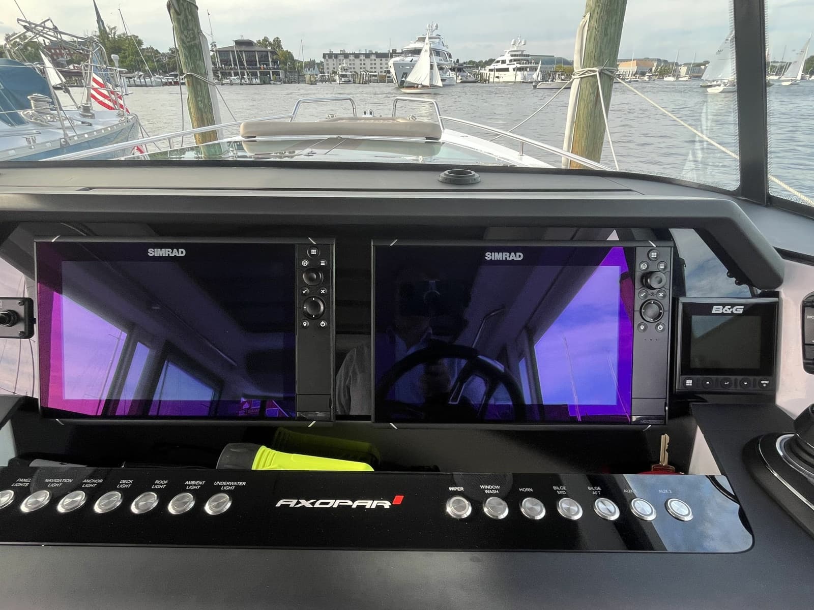 2023 Axopar 37 XC Cross Cabin - Photo 17