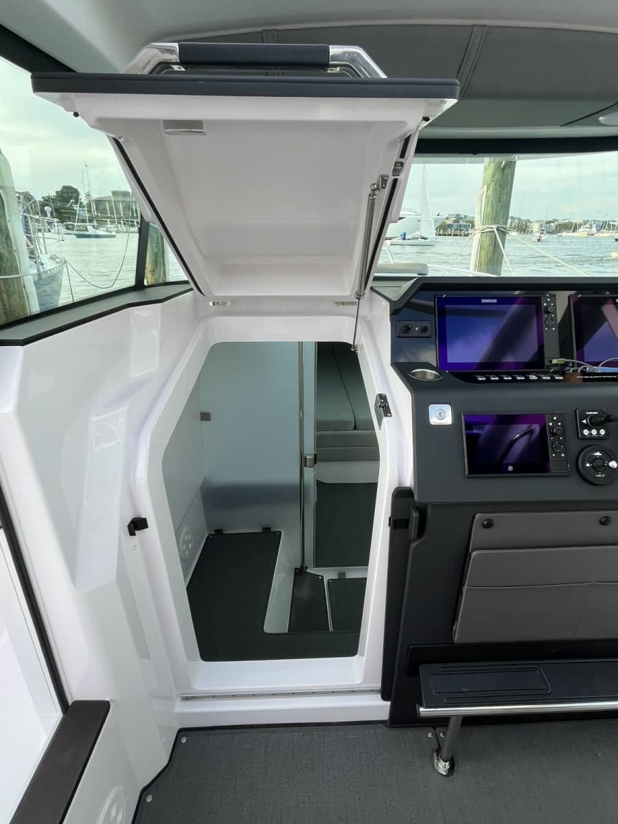 2023 Axopar 37 XC Cross Cabin - Photo 21