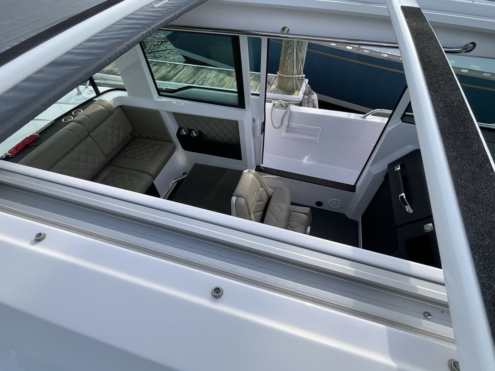 2023 Axopar 37 XC Cross Cabin - Photo 47