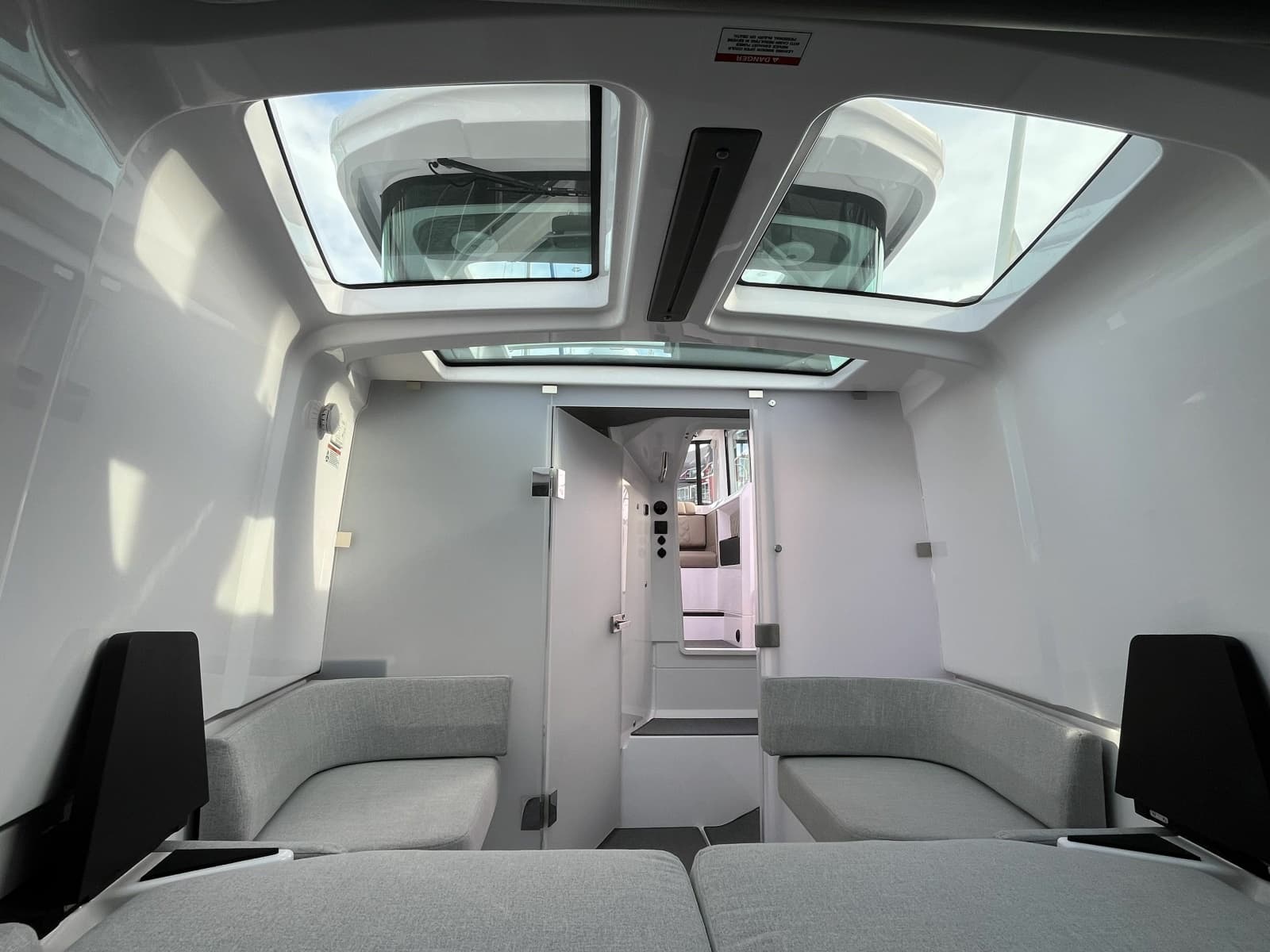 2023 Axopar 37 XC Cross Cabin - Photo 26