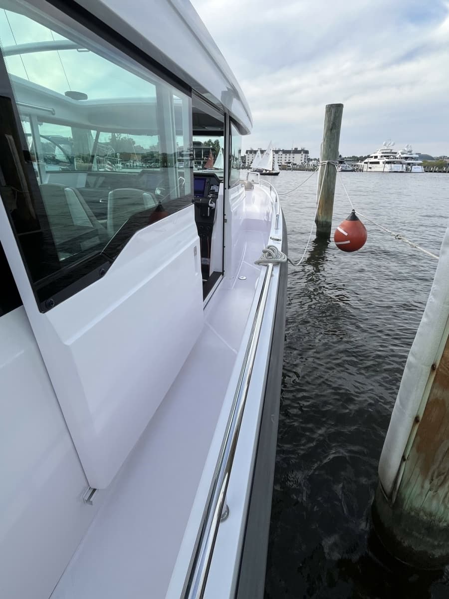 2023 Axopar 37 XC Cross Cabin - Photo 9