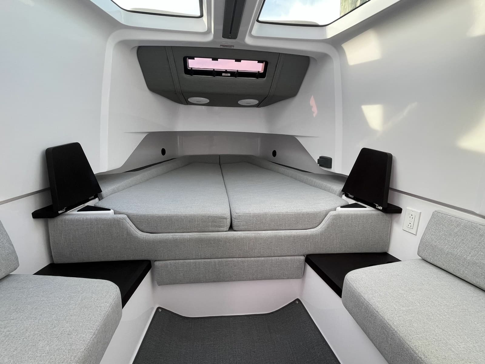 2023 Axopar 37 XC Cross Cabin - Photo 22