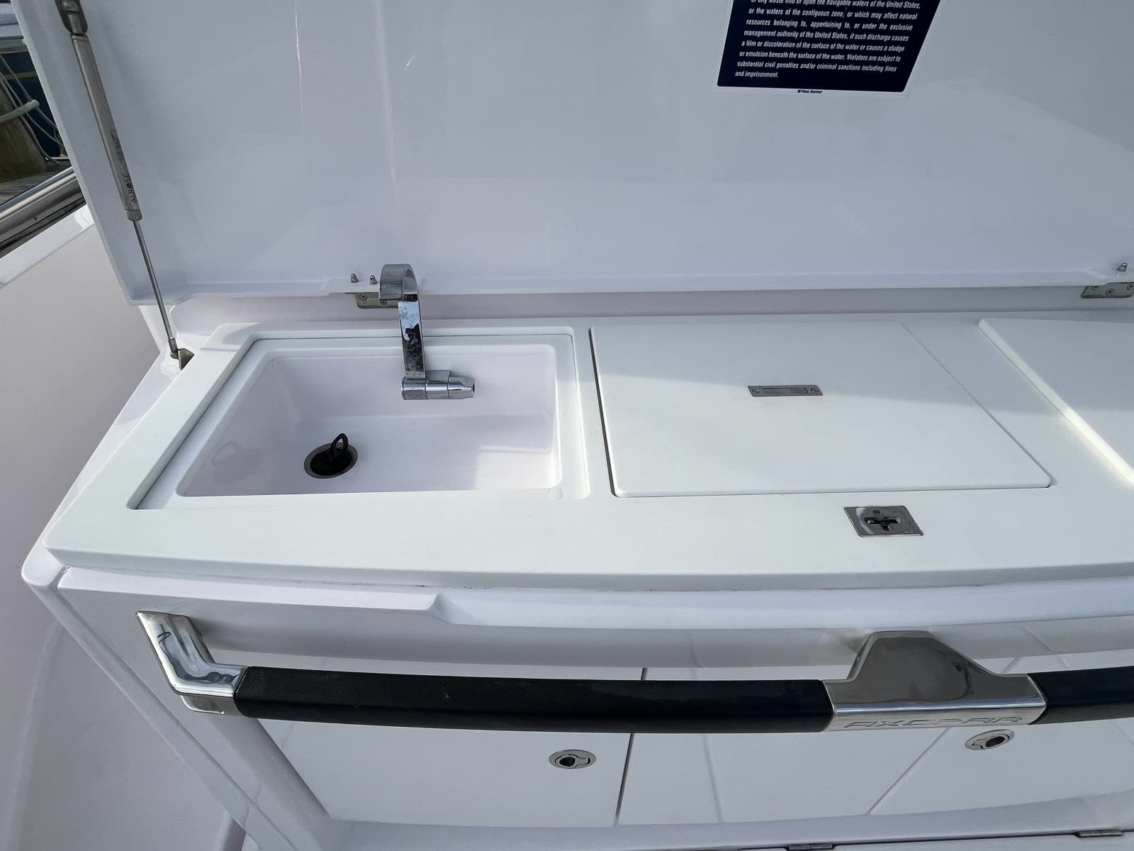 2023 Axopar 37 XC Cross Cabin - Photo 36
