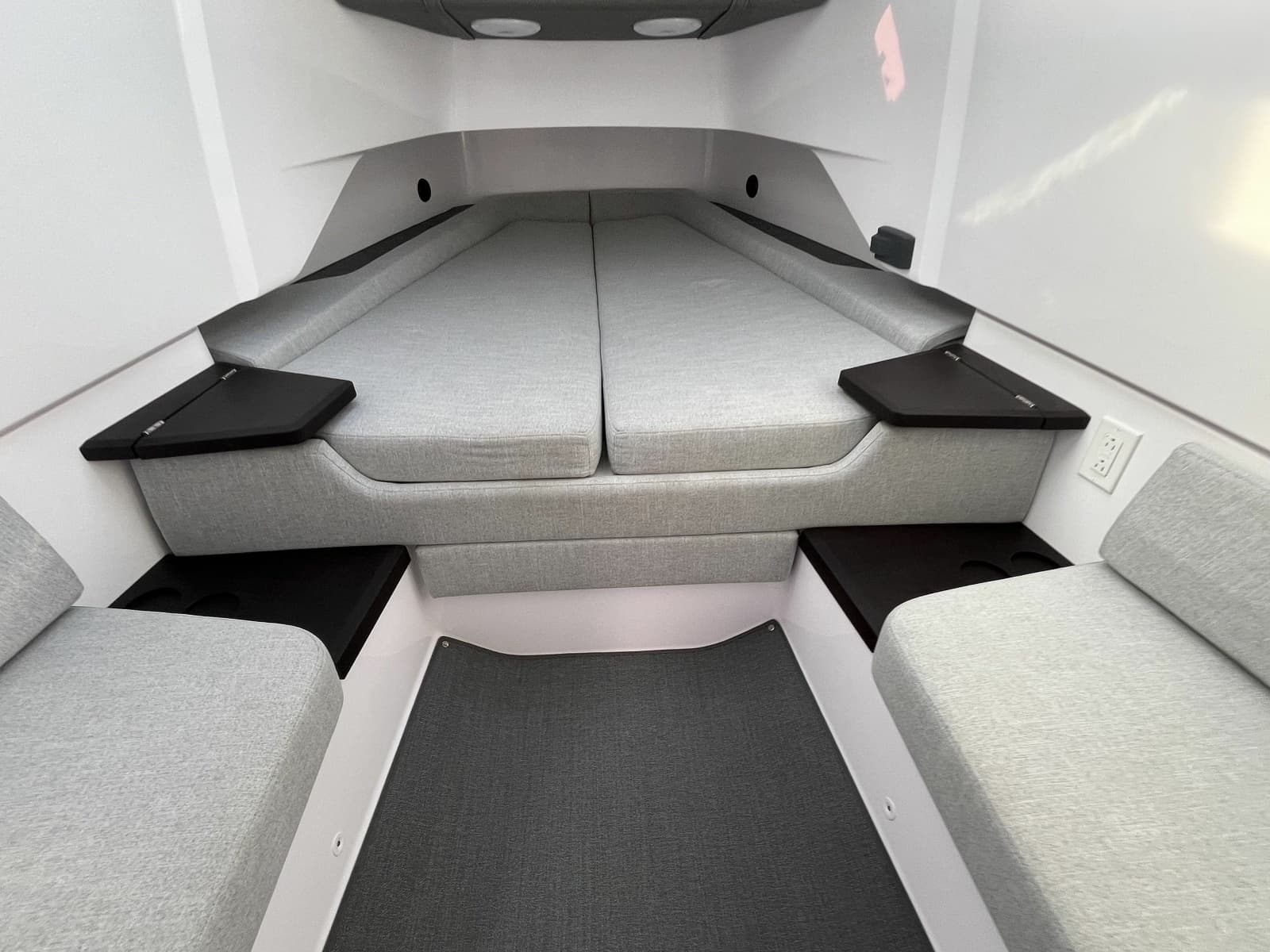 2023 Axopar 37 XC Cross Cabin - Photo 23