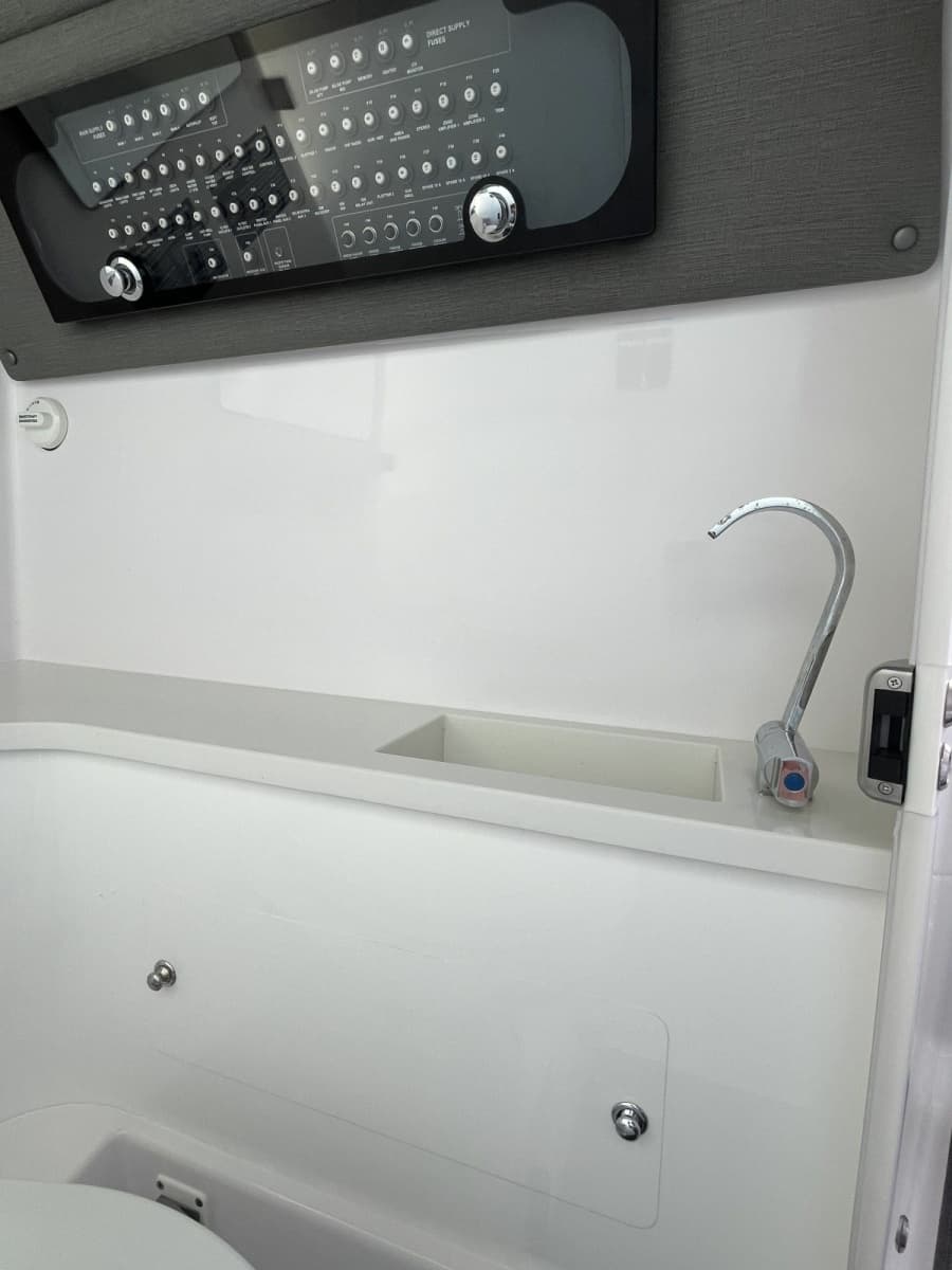 2023 Axopar 37 XC Cross Cabin - Photo 28
