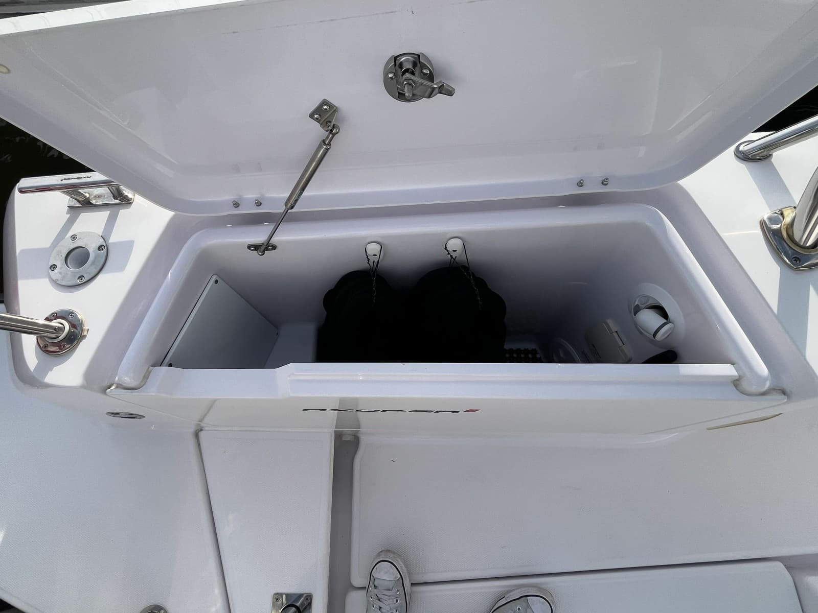 2023 Axopar 37 XC Cross Cabin - Photo 48
