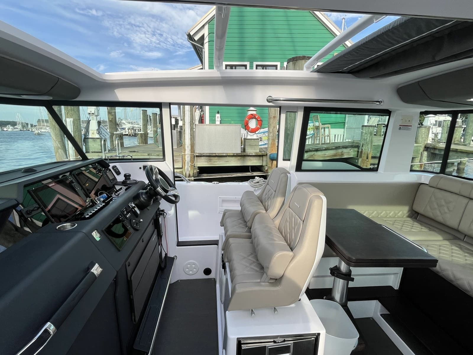 2023 Axopar 37 XC Cross Cabin - Photo 12