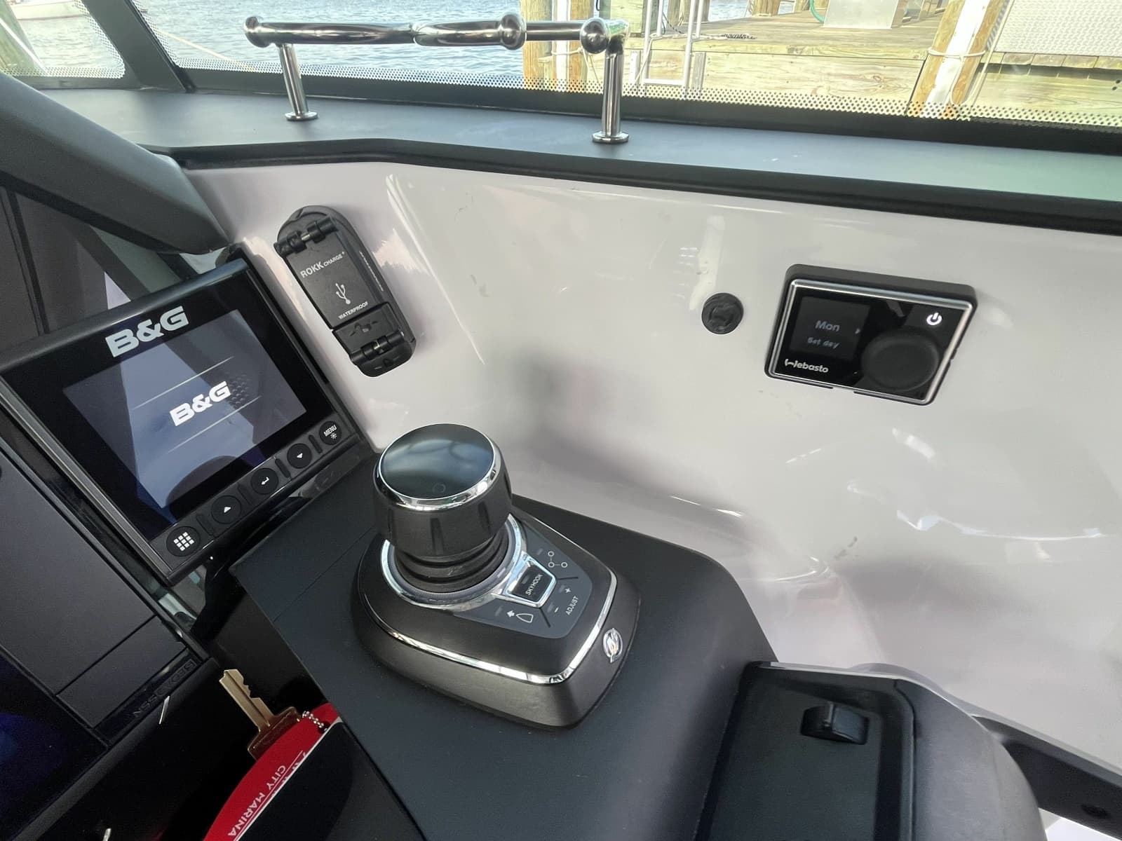 2023 Axopar 37 XC Cross Cabin - Photo 18