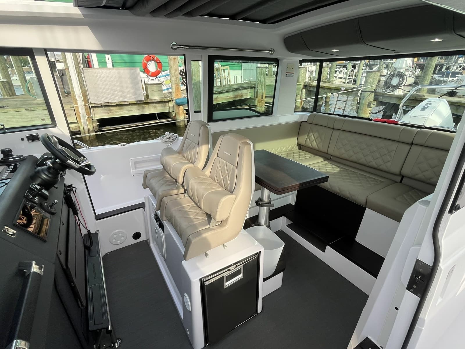 2023 Axopar 37 XC Cross Cabin - Photo 11