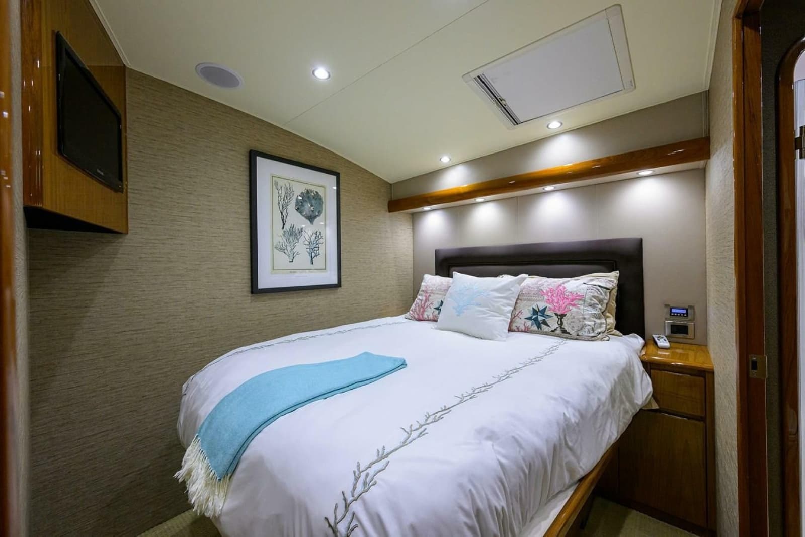2010 Viking Enclosed Flybridge - Photo 21