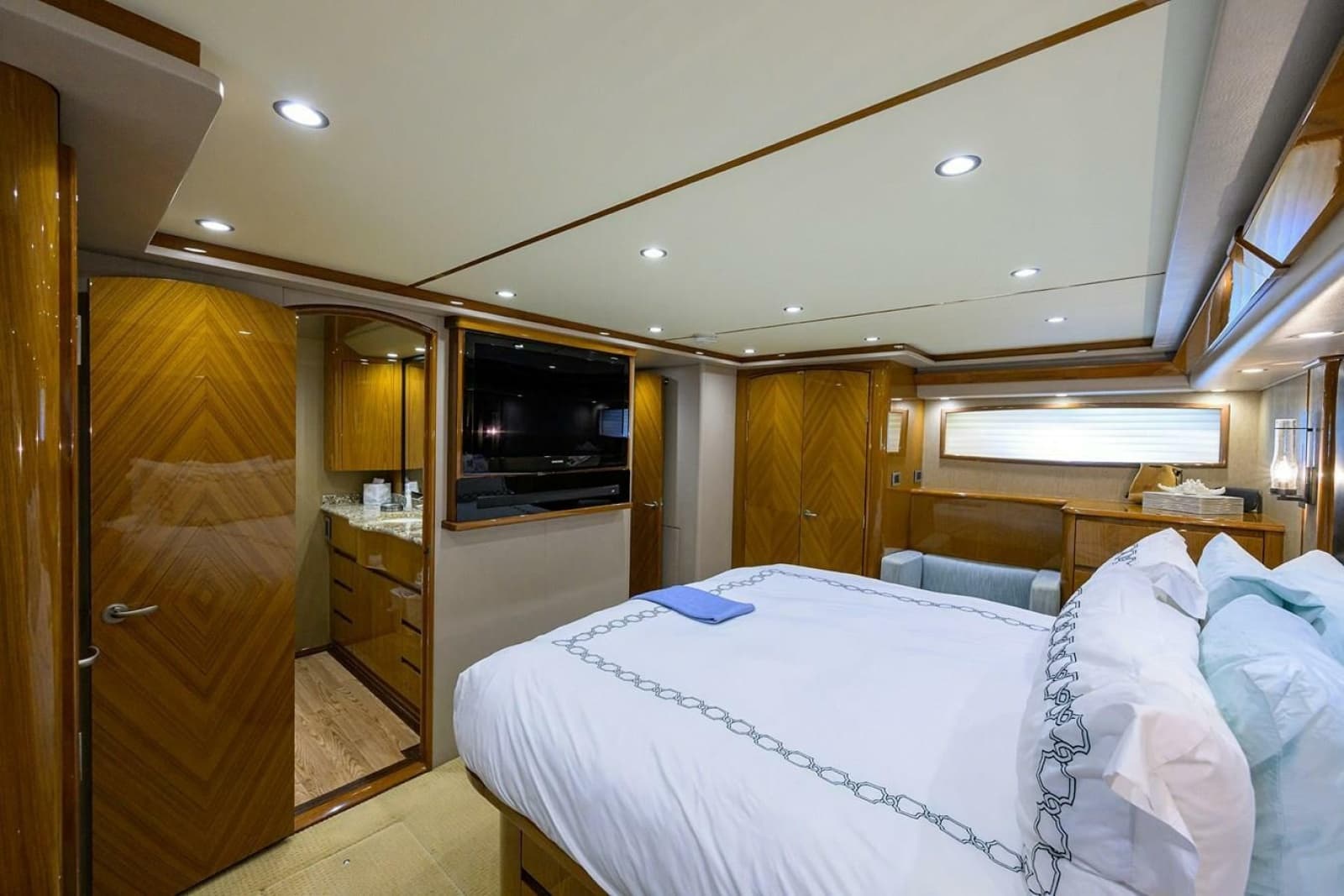 2010 Viking Enclosed Flybridge - Photo 15