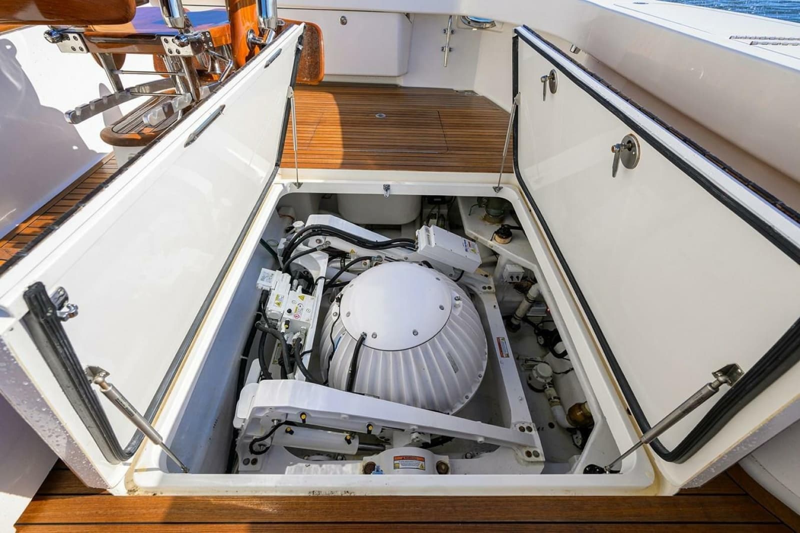 2010 Viking Enclosed Flybridge - Photo 5