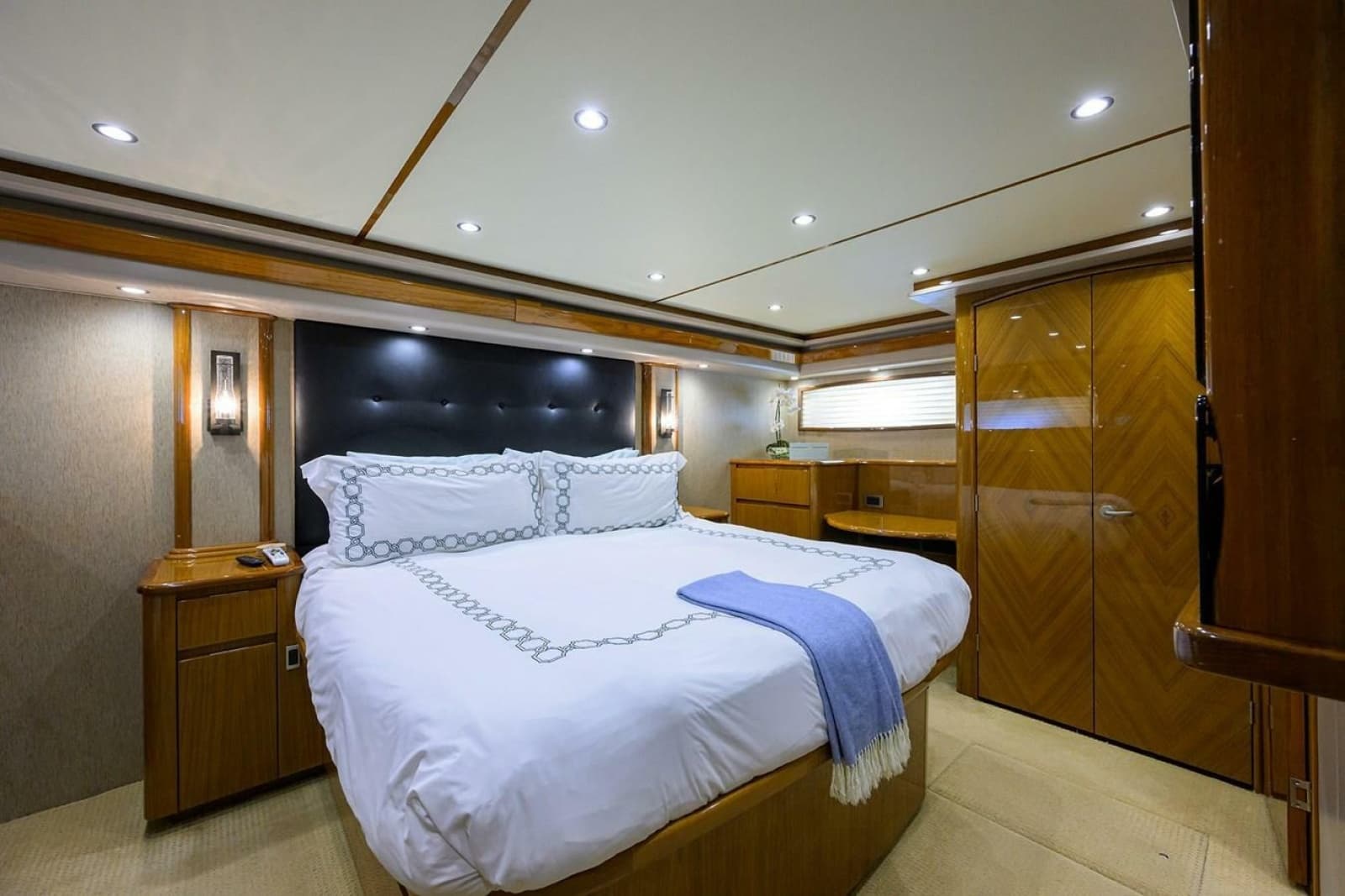 2010 Viking Enclosed Flybridge - Photo 14
