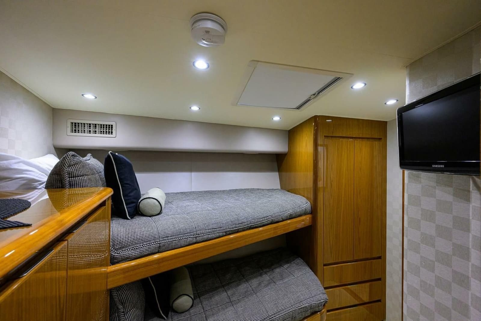 2010 Viking Enclosed Flybridge - Photo 22